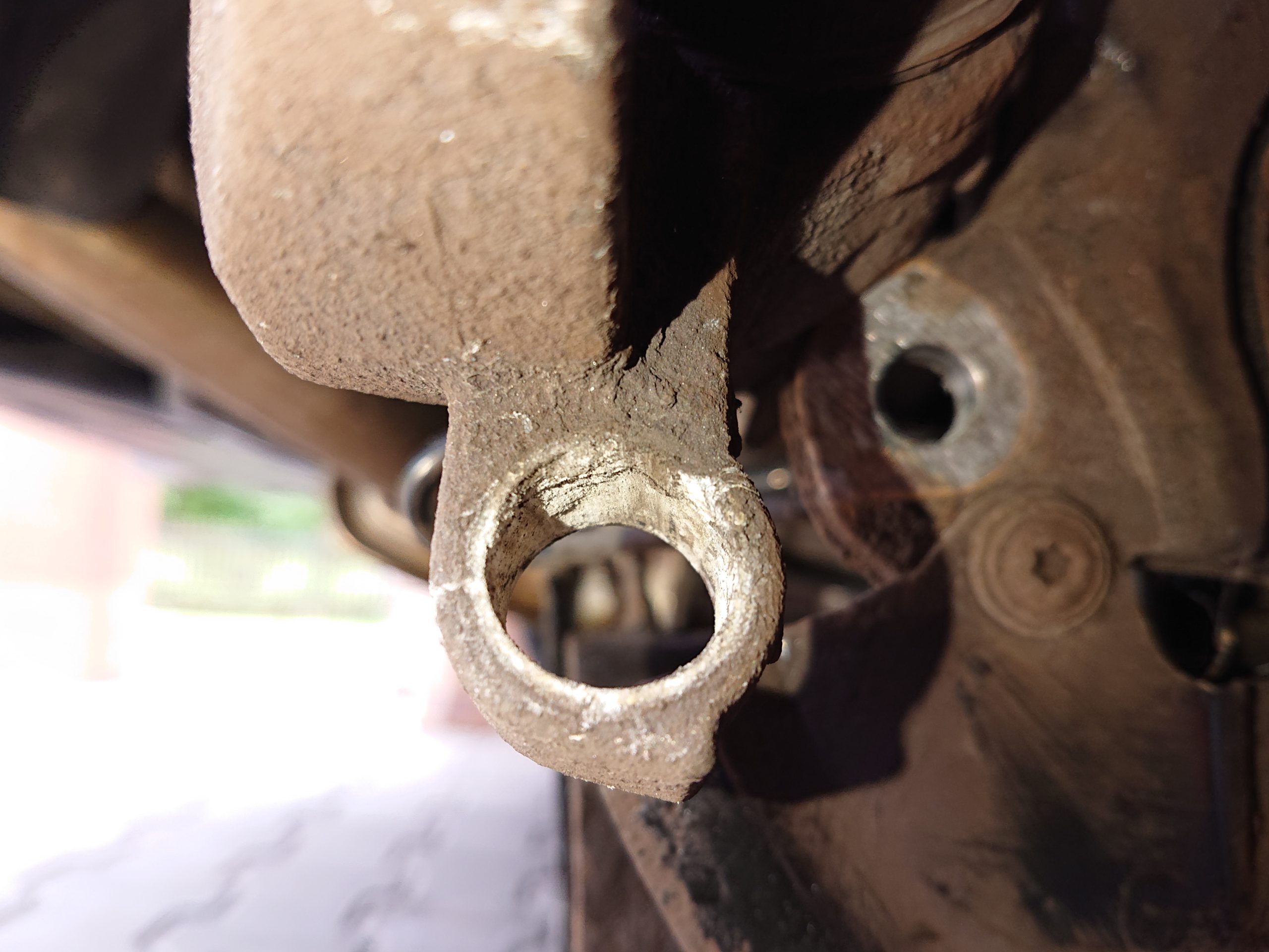 DSC_8398 Zoxidované oko po sundání gumového rukávu. Toto je pouze lehký případ oxidace umí být mnohem masivnější.