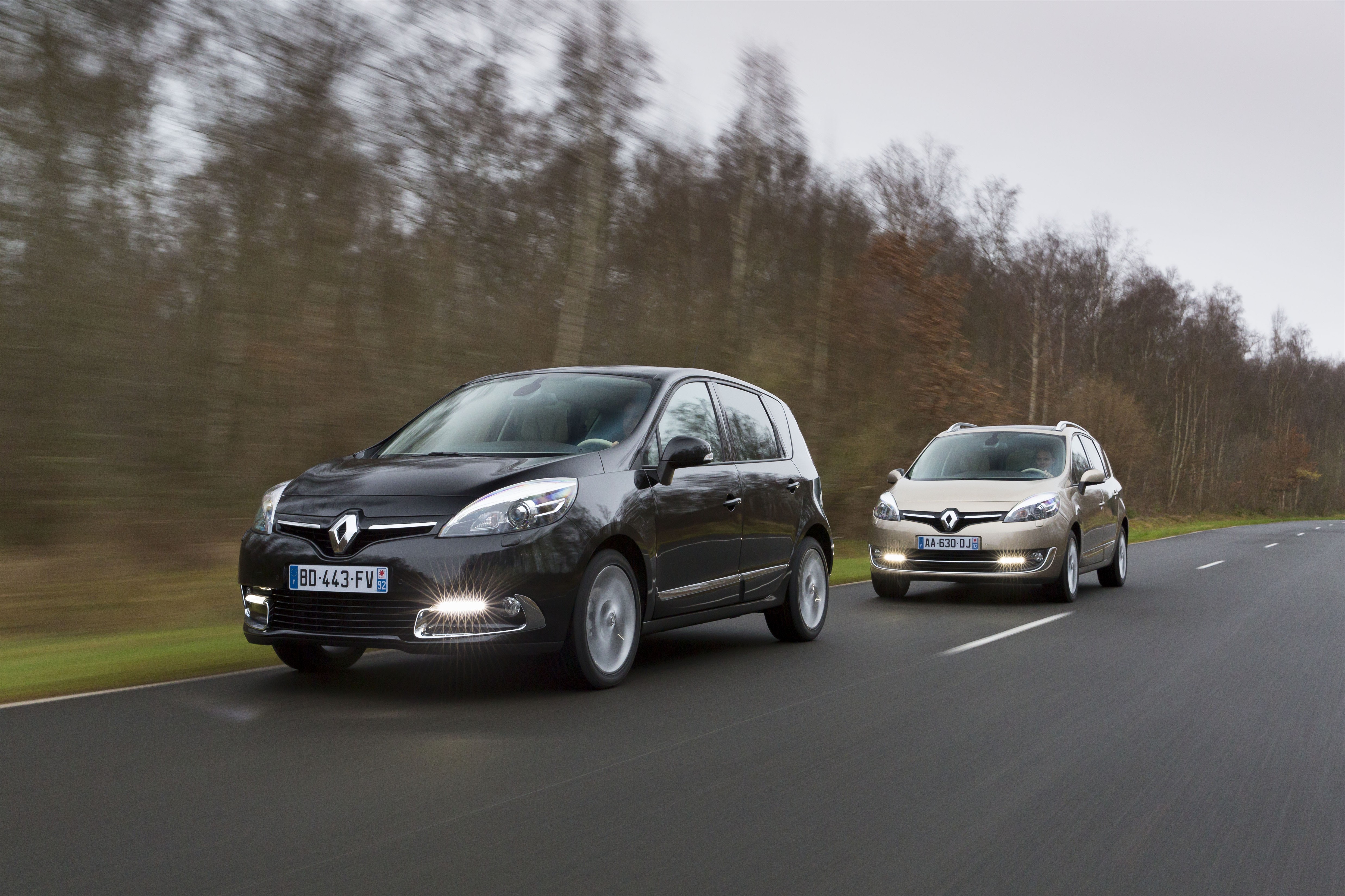 26577 Fáze 3 byla představená v roce 2103 a sjednotila přední část s aktuálními Renaulty.