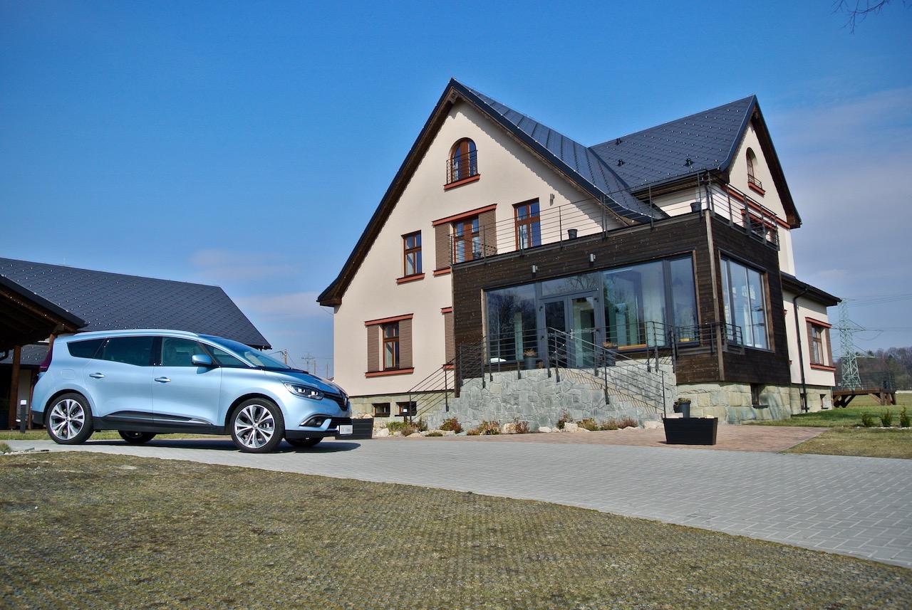 DSC_5401 Grand Scenic ve scenérii hotelu GRUNT 135 v Těrlicku- Hradišti
