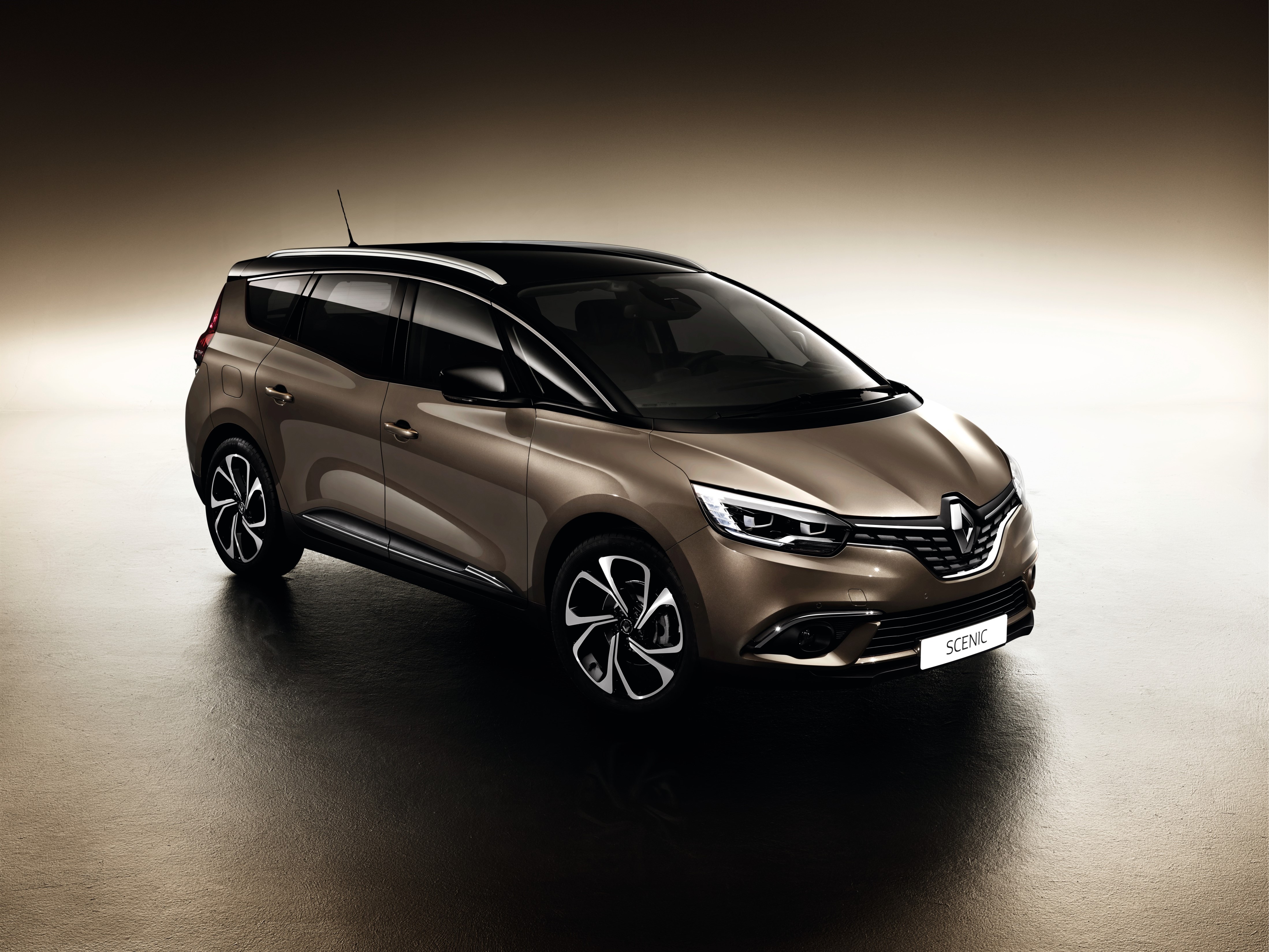 Nový Renault Grand SCÉNIC, Plynulé a elegantní křivky, s 5 a 7 místy