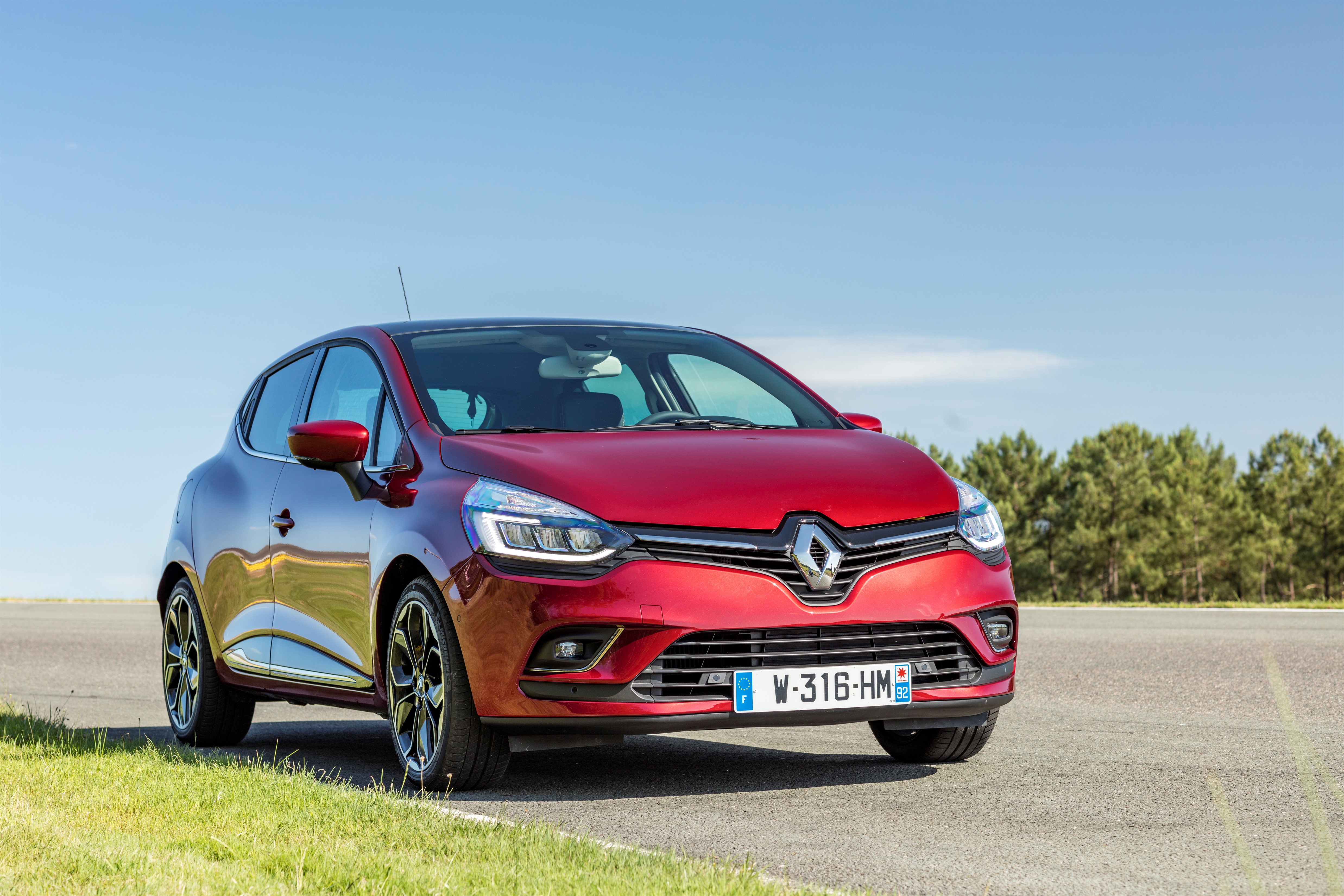 RENAULT OMLAZUJE SVŮJ BESTSELLER: CLIO JE JEŠTĚ SVŮDNĚJŠÍ, NEŽ KDYKOLIV PŘEDTÍM